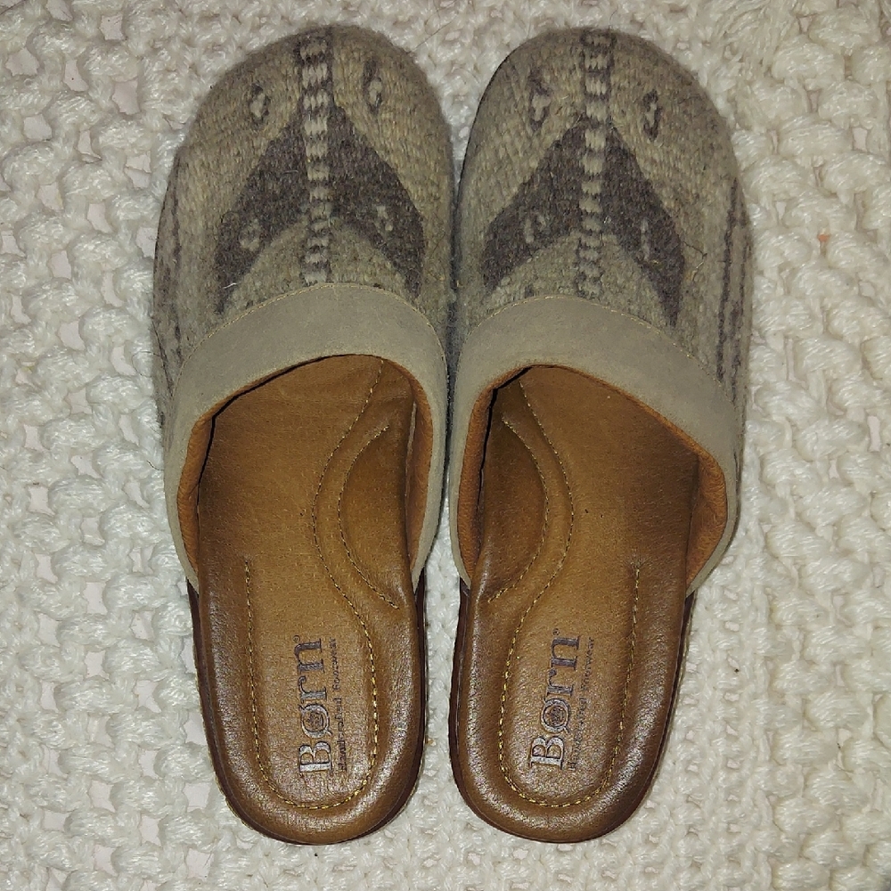 BORN Women's Tan and Gray Wool Clogs